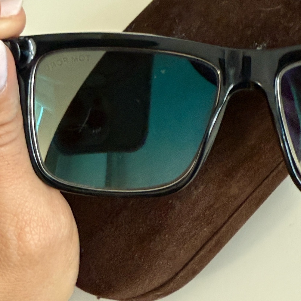 TOM FORD Karlie T392. Black frame with blue gradient shades. - Picture 4 of 12